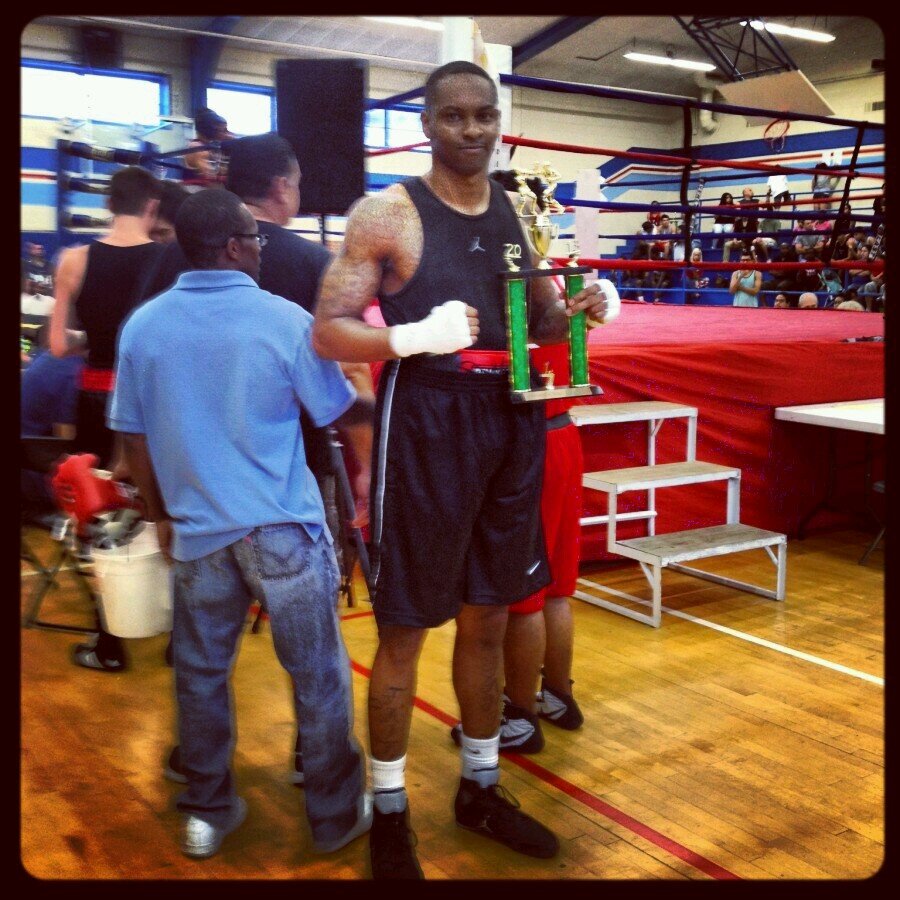 #BARBER & #BOXER..... #UNTGrad ... IM ME...U NOT ME....SO FOLLOW ME....TO KNO MORE ABOUT ME....NOW PRESS DA DAMN FOLLOW BUTTON...LOL