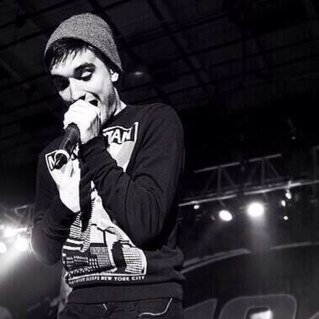 Tom Follows! :D (please follow @presleypreciado)