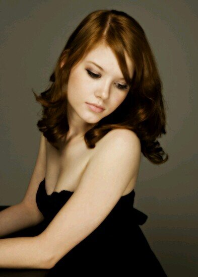 Hey I am Renesmee Cullen my mom is @FairBellaSwan  my big brother is @VolurtiAlec