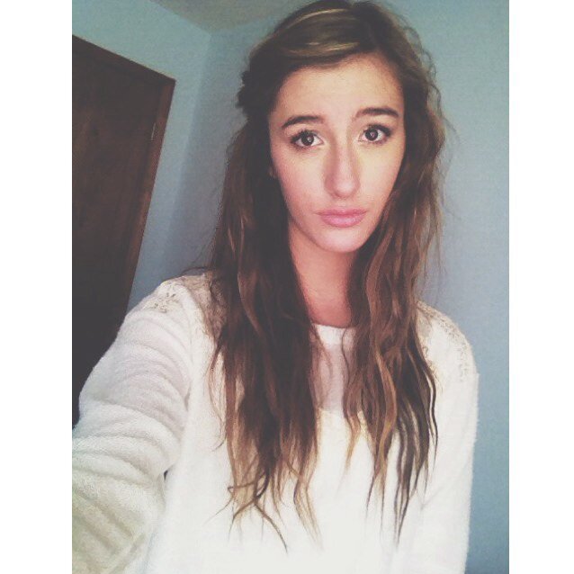 Hi! Im Ali Jane and... I sing and make music and stuff