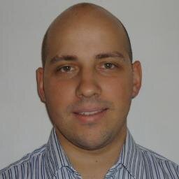 Medico Neumonólogo. Jefe de Guardia en Hospital María Ferrer en C.A.B.A. Padre de familia.