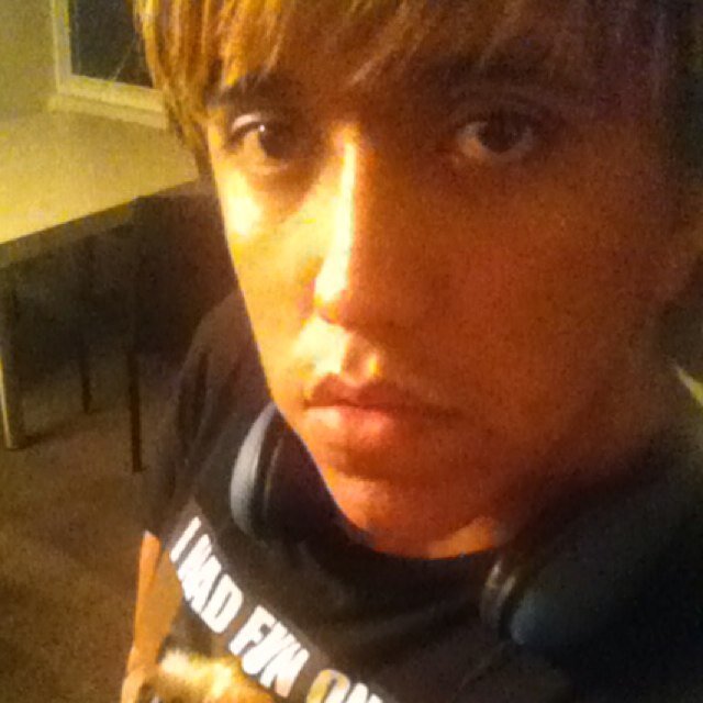 Just an ordinary guy that loves to keep up with the celebs/ singers. Feel free to follow me.