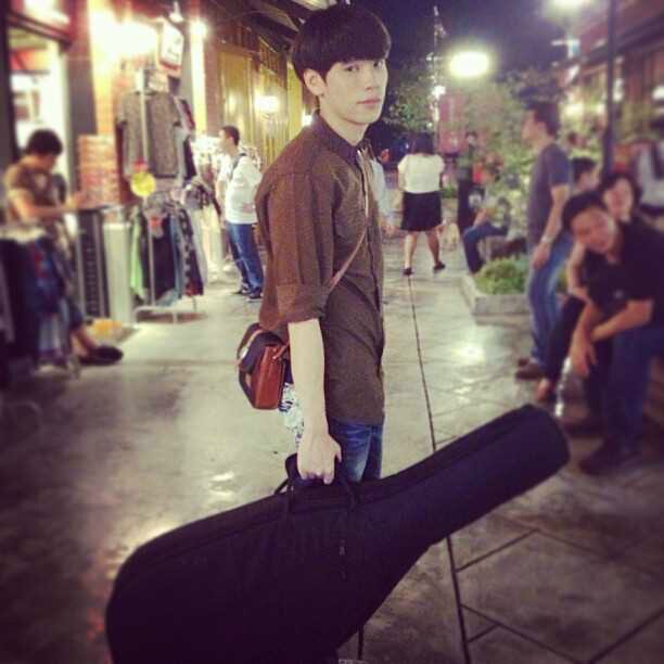 Roleplayer for @Kacha_AF8
  Single ::: แค่ของเลียนแบบ เธอไม่เป็นไร...แต่ฉันเป็น
  #แค่ของเลียนแบบ
 #บ่ายสอง  [♥@Nest_af9_bot1 12/12/2012 , 12:12 ♥]