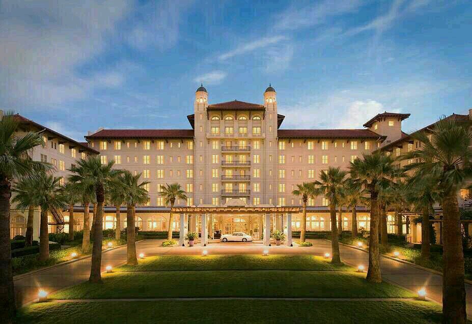 TreblewoodManor's profile picture. A Luxurious Manor and Academy for the Nations most Prestigious Teens.