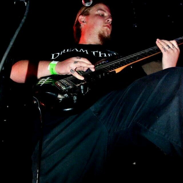 South African Guitarist. Follow me on https://t.co/gXI7JegRMb and @https://www.facebook.com/pages/Martin-Thor-Dugdale/276373680376 to get all my new updates.