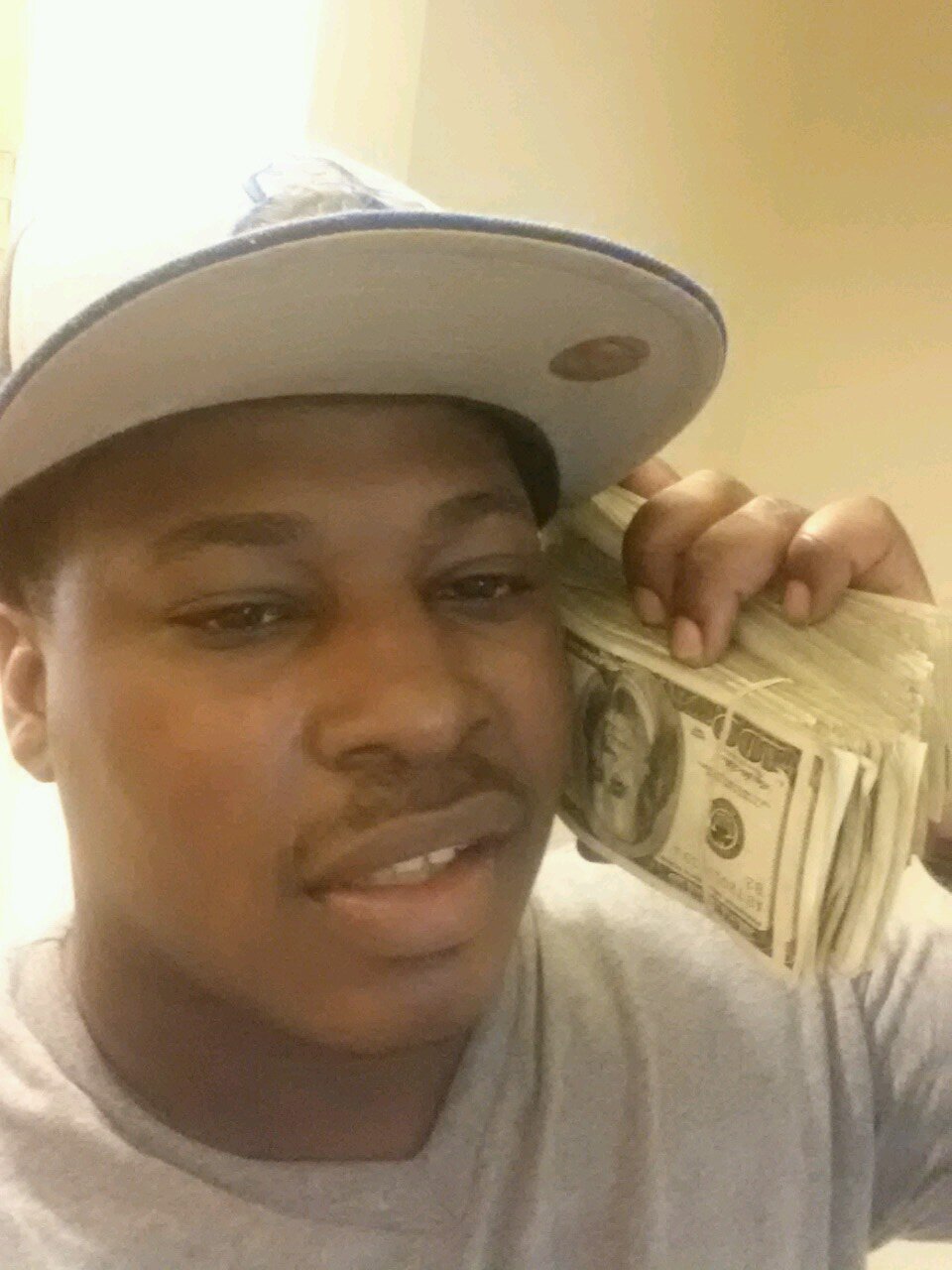 Get money
Live Love Laugh
Musik is life
....follow me on IG @spitta400