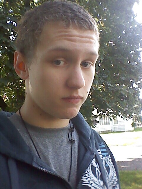 Hi Im Cody im 18,i sing songs and just lookin for a place in life. my idol that i look to me is no more than Christopher drew, sing is my life nd im gay