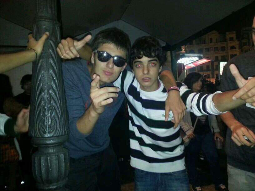 el dia que conoci a la suerte le rompi la cara, desde entonces la muy puta ya no me perdona /me gusta la party mas que al tonto un lapiz/ del 97 primi/ A.C.A.B