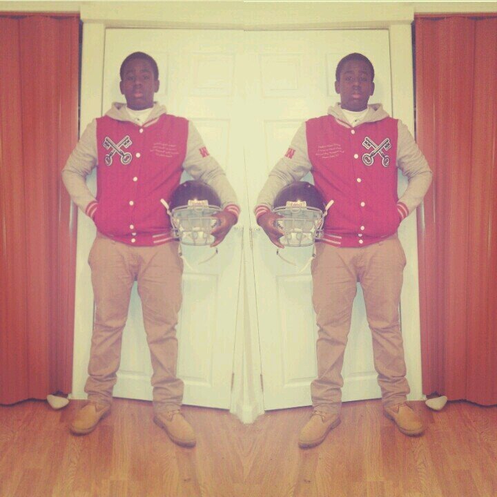 All this love ain't gone take the pain away But these Haters Motivate me in a crazy way  (Football is life ) Big dreamssmall city. #RoadToRitches
