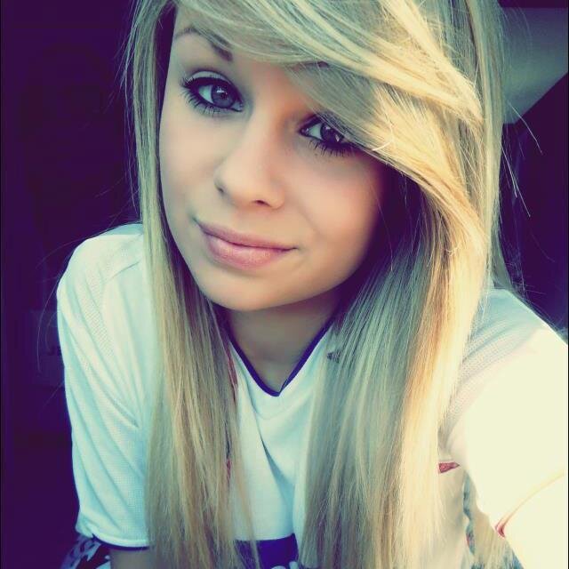 Fille swagg !♥♥ si vous voulez vous m'envoyer une photo de vous swagg et je la mets sur mon twitter ♥