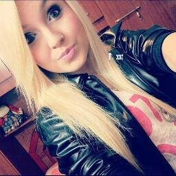 do que adianta namorar ,se for pra trair? do que adianta aparência,se não houver caráter ? de que adianta um sorriso se for falso?
