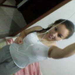 No dia em q vc nasceu chovia, mas ñ era chuva eram os anjos chorando pois eles haviam perdido a estrela mais bonita e brilhante do céu q é Vc... *-*