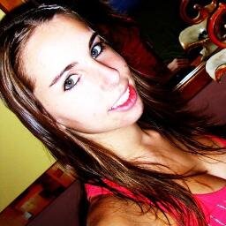 Periodista en proceso e integrante de Intenso Blog en el que estoy encargada de criticar eso que llamamos política.