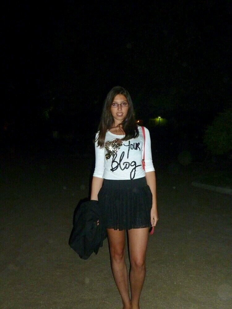 Me gusta salir de fiesta con mis amigas, y me encanta la música.