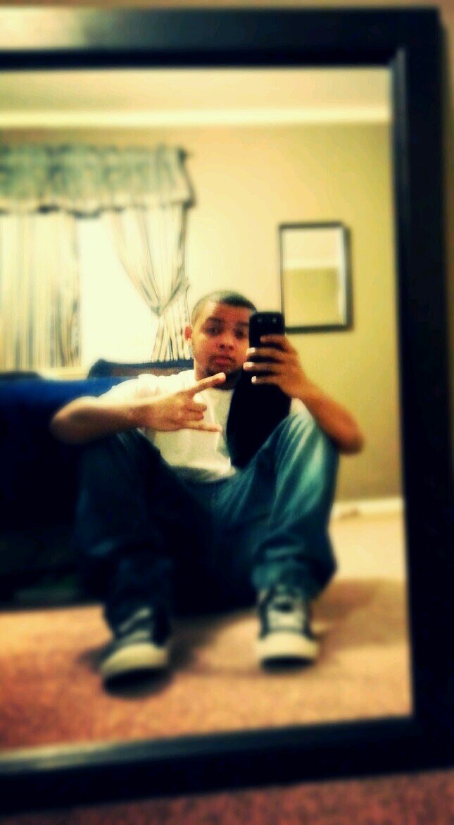 Senior at Harris County High, play Varsity basketball , single lol, chill person and dont care what people think bout me , ill always be honest never fake!