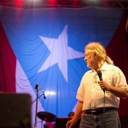 Cantautor puertorriqueño.