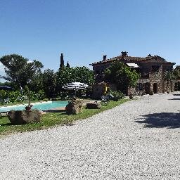 L'agriturismo dispone di cinque appartamenti con ingresso indipendente dotati di cucina attrezzata, tv, camere, bagno con doccia e piscina all'aperto.