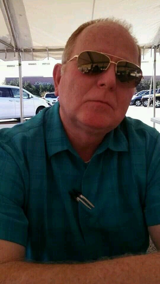 currently living in Texas and Ecuador President  National Auto Liquidators