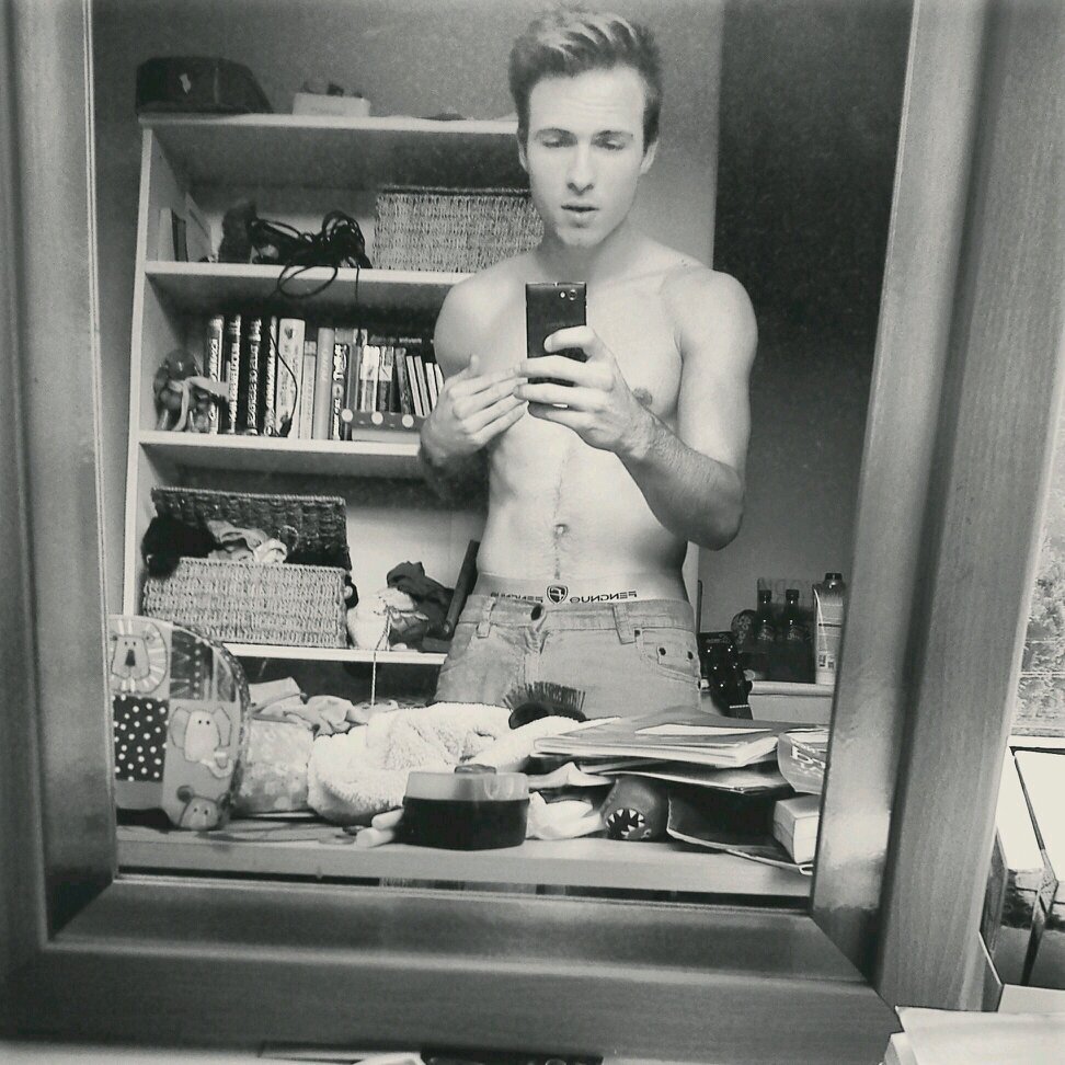 tenseyy's profile picture. 