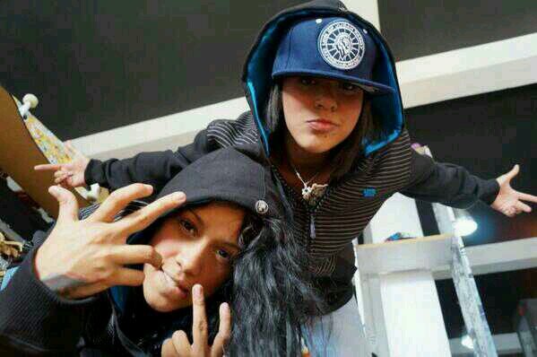 Frases,Letras de canciones e Imagenes(:  identificad@ te sientes,dar RT.debes.Rap Femenino,Fan Page.
