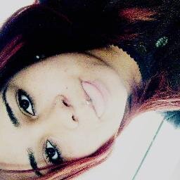 Sou tímida, implicante, boba, orgulhosa, fico sem graça com elogios, sou chata, e irritante ás vezes. Não sei puxar assunto e nem dar continuidade a ele... :$