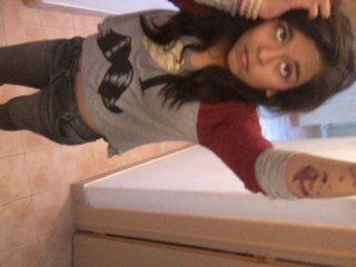 hola me llamo mica tengo 13 años soy bostera hasta la muerte tengo novio no busco me gustan salir con mis amigas al centro bueno si me queres conoser mas seguim