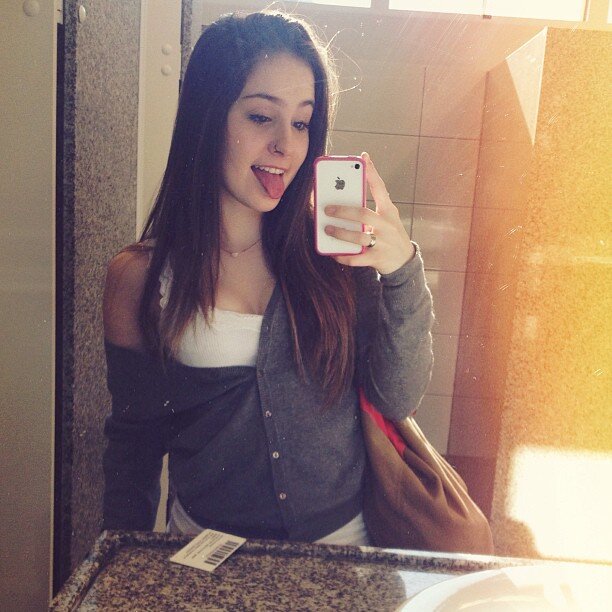 'Minha Meta e ser Feliz e não Perfeita'
Ask http://t.co/WdizfX9TZr
'Um Belo dia Irei Sorrir'