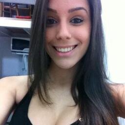 Para que levar a vida tão a sério, se a vida é uma alucinante aventura da qual jamais sairemos vivos? ;)