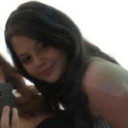 Sou como você me vê.
Posso ser leve como uma brisa ou forte como uma ventania,
Depende de quando e como você me vê passar. :)