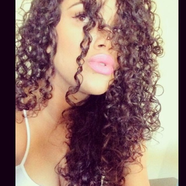 RollTheDise's profile picture. Red lipsRed bottoms