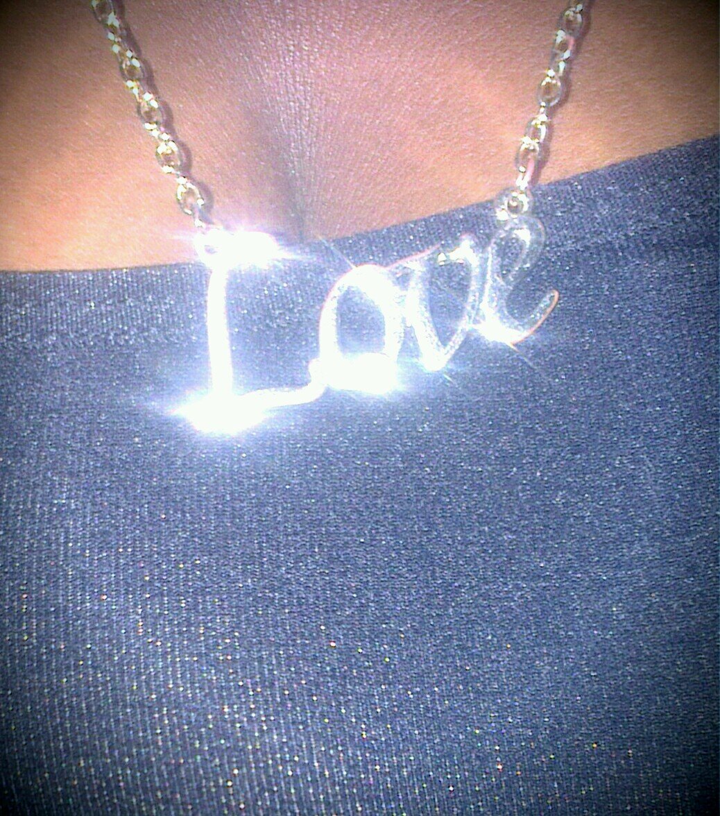 amoursucree1's profile picture. 