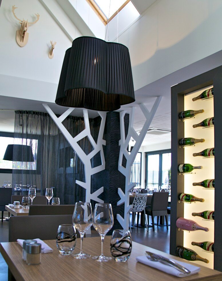 Cadre contemporain et déco tendance, mobilier design et cuisine pleine de gourmandise, le restaurant Brasserie Z’O est un lieu à ne pas manquer sur St-Herblain.