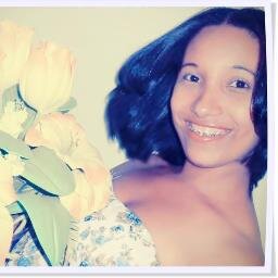 100% Baiana, me orgulho disso!!! Apaixonada por meu Deus e meu esposo. Cheia de sonhos, Deus está realizando aos poucos. ;)