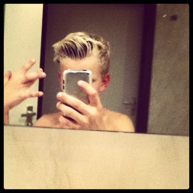 Insta Casper Biemans 

Facebook Casper Biemans