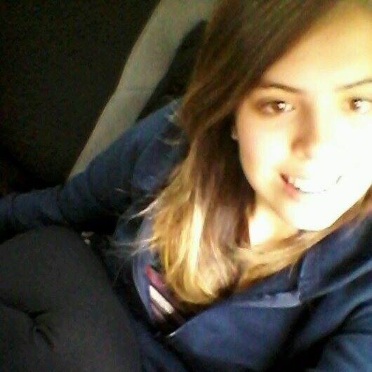 Nunca deixe que a saudade do passado
e o medo do futuro estraguem a beleza
de hojee! :)