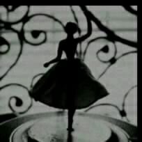 ‏•ٱنــا فتـاھ جميــلہ لـٱيہمنــي ٱتــرون ذلـگگ ٱمـ لٱ !!! فہگــذٱ ٱنــا ٱرى حتــى ٱننــي بــدٱت ٱعتـقد ٱننــي ٱكثــر نســٱء ٱلدنيـا فتنتآ,,̷̷