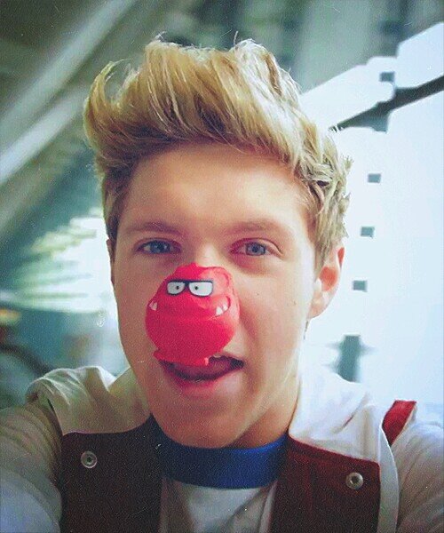 follow....          follow @OneDiirectionL