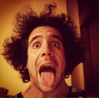 Yo soy Nelson de La Rosa y saco la lengua en las selfies