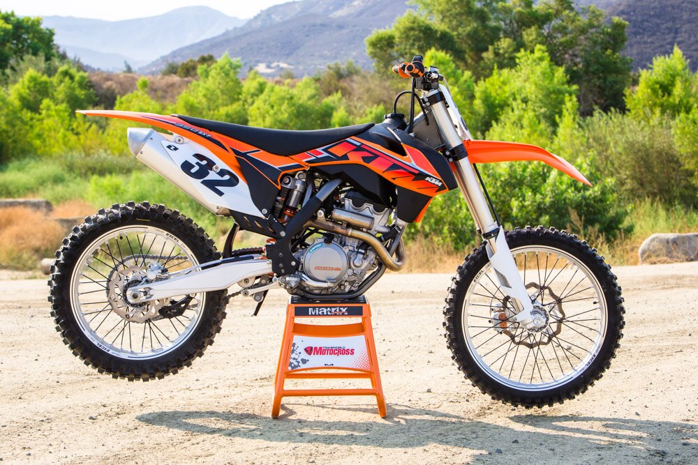 Tienda/Taller de motos off-road y supermotard en Algete. C/ De la pelaya Nº2 nave 3 telf: 679 90 81 75