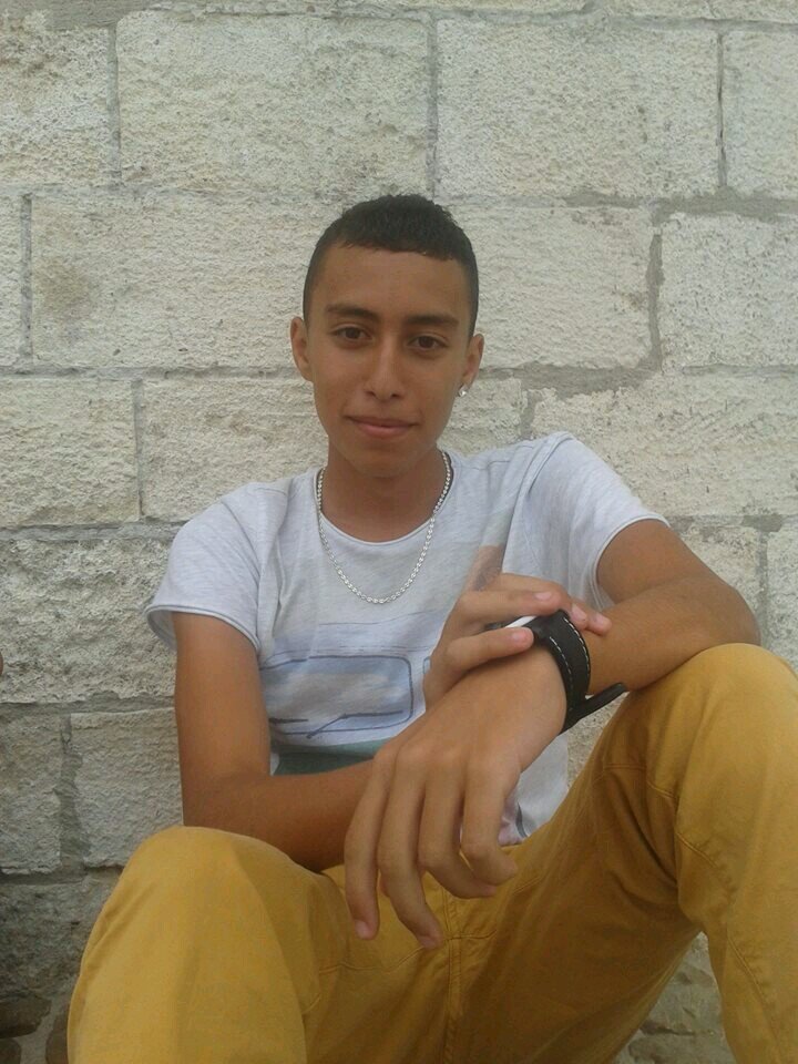slt les people, ici el phenomeno de Arles SCREW, Facebook: vla youri ferhat, 1995 ;), kiss les gens ;)3
