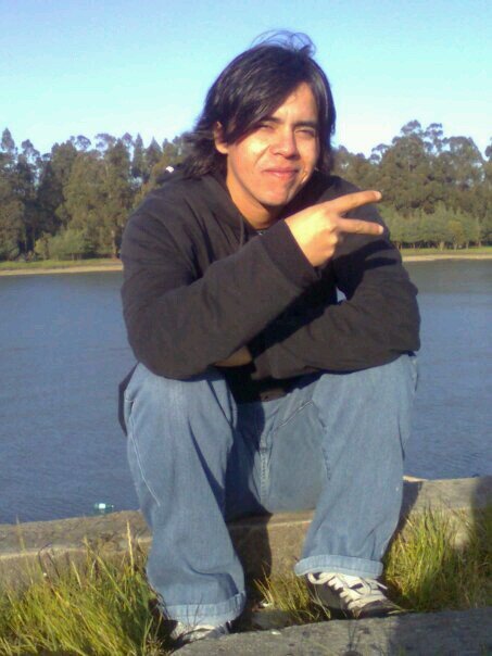 Colo Colo, The Beatles, Los Tres.
Me las doy de electrico pela cable, de maestro carpintero y de pintor de repente jaja.