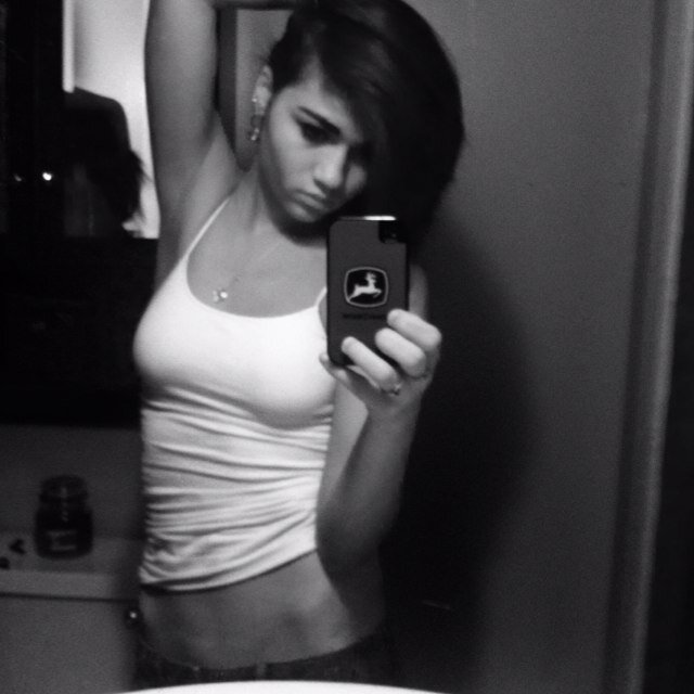 ive been battling selfharm/anorexia since i was 8, im now 16 I made this account so i can help people who are going through what i did. Talk to me, trust me. ⚓️