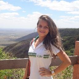 Não sou perfeita.Tenho mts defeitos,sou chata, gentil e legal com quem merece. Odeio falsidade e gente sem educação.