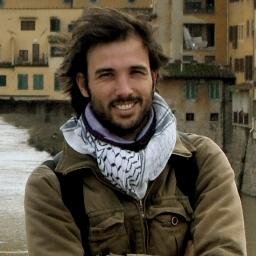 Creador de @escavilando Producciones, voluntario de la CaCuCa, me gusta decir; ma que cosa, ill gato trattoria, cinquecento y voy al cine solo.
