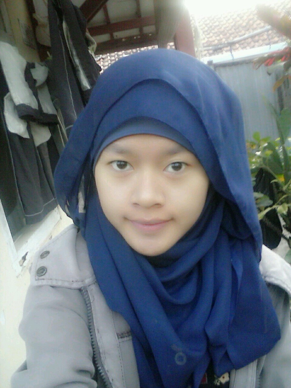 belajar untuk memuji bukan untuk merayu dan menghargai bukan memaki ~~yuhuuuuuuu