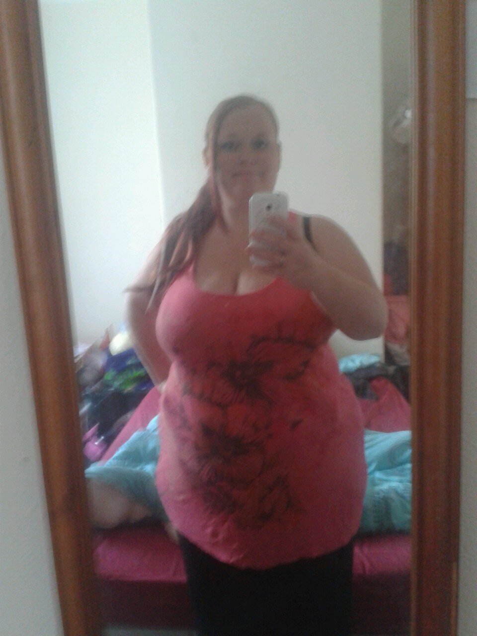 I am bubbly and fun, I want to become a plus size model. I am 5 foot and enjoy having fun :).