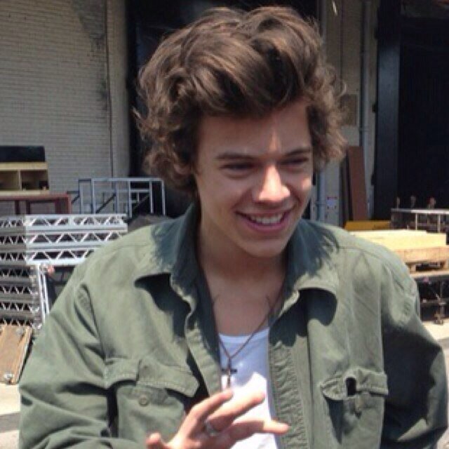 Follow @zouischuckle and @harolddsdimples bc they follow back :)