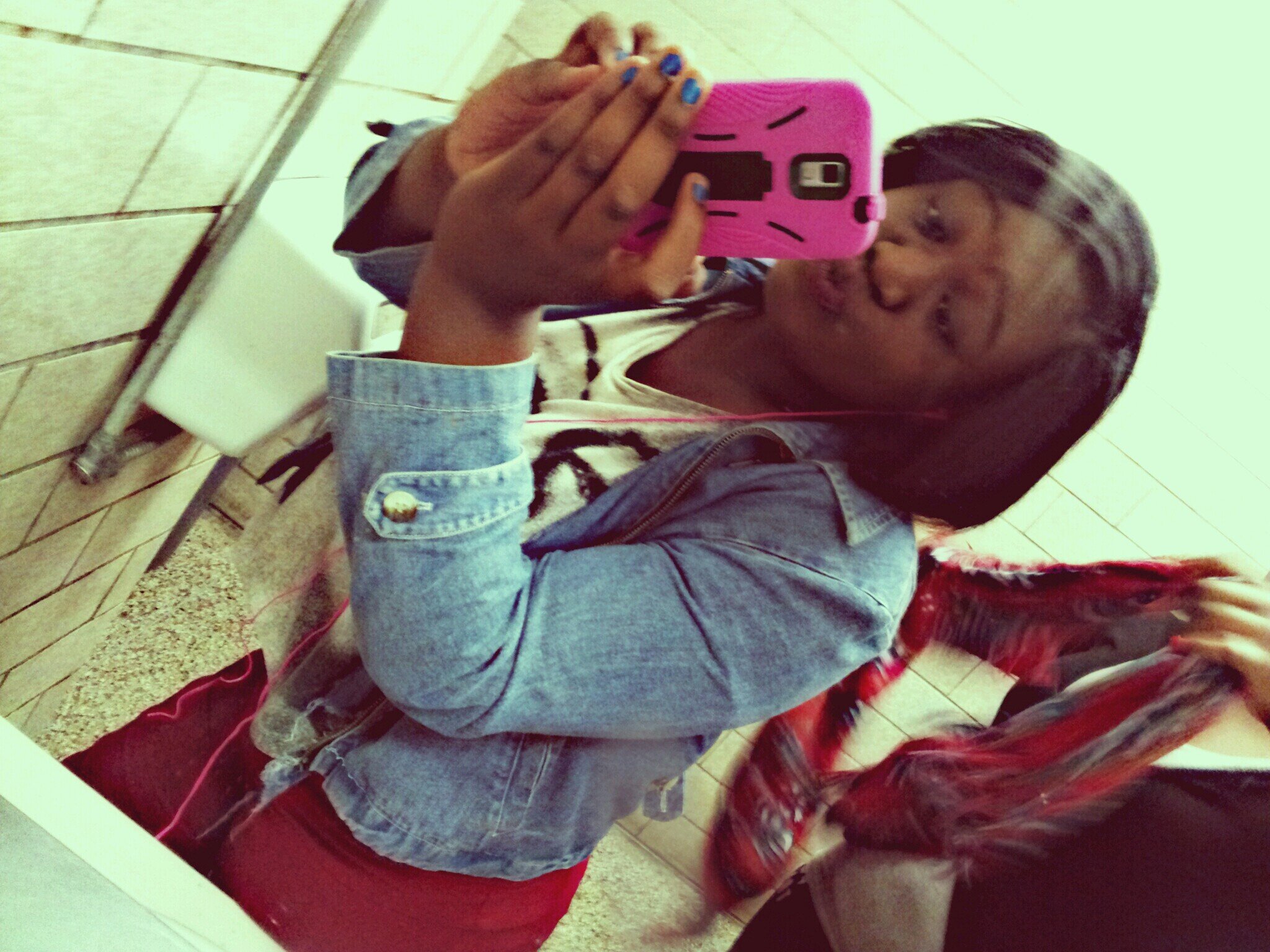 follow me & ill follow back 
Est. August 14 #Leo 
 me on Instagram @LickTheFinestG_
#TeamIphone