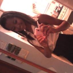 Alineluanete_'s profile picture. 