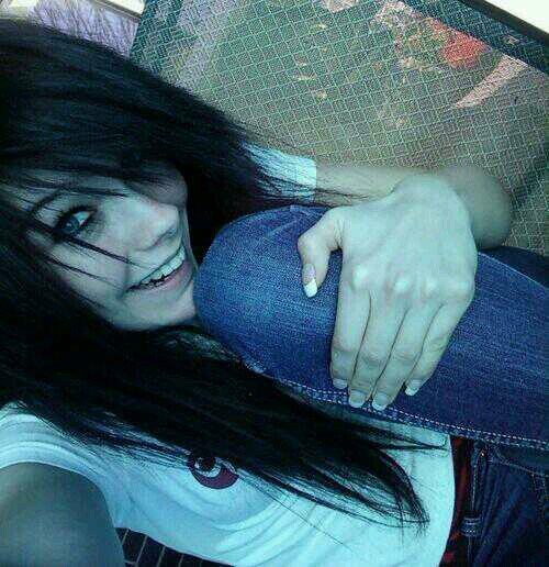 im Lurua Kinney and you are? I don't care unless your Trish or Felicia get the hell away from me.#single ~X-Men~
